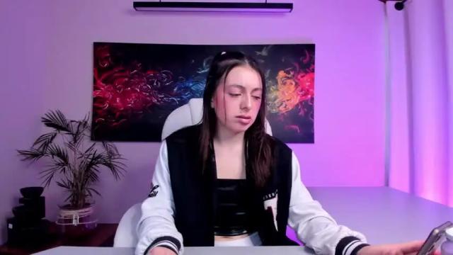 Image 4 of mia_wils24 Stream on Chaturbate on 18 months ago