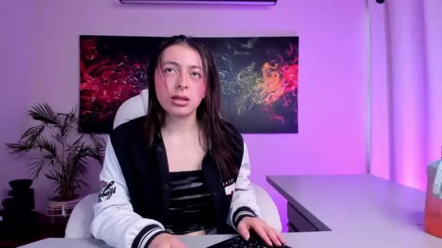 Image 8 of mia_wils24 Stream on Chaturbate on 18 months ago