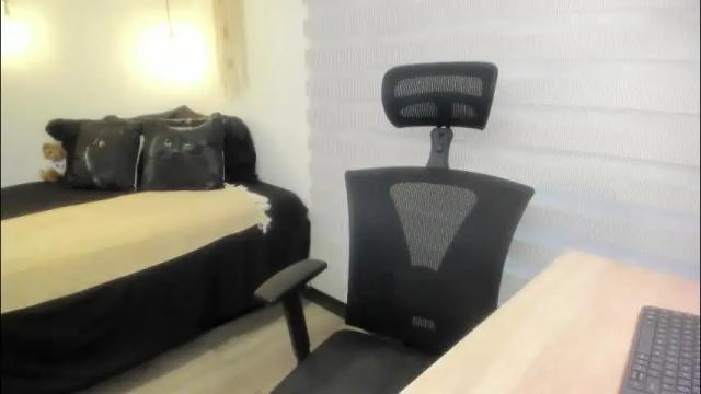 Image 12 of mia_xgray Stream on Chaturbate on 3 months ago