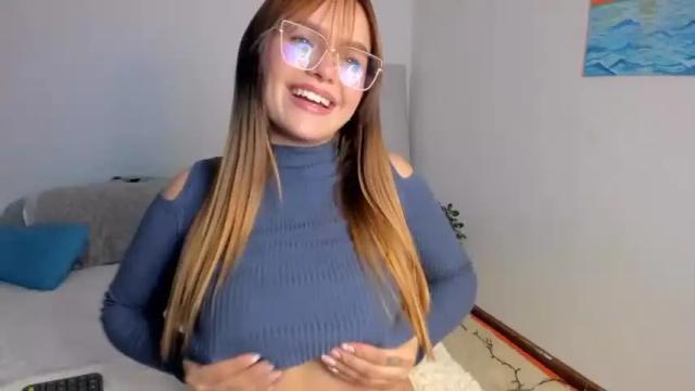 Image 6 of miaa__rosee Stream on Chaturbate on 17 months ago