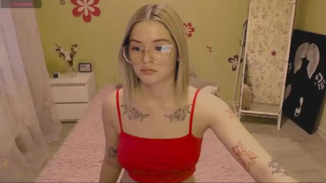 Image 7 of miaacat Stream on Chaturbate on 13 months ago