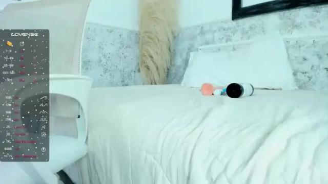 Image 4 of miaacollins_ Stream on Chaturbate on 19 months ago