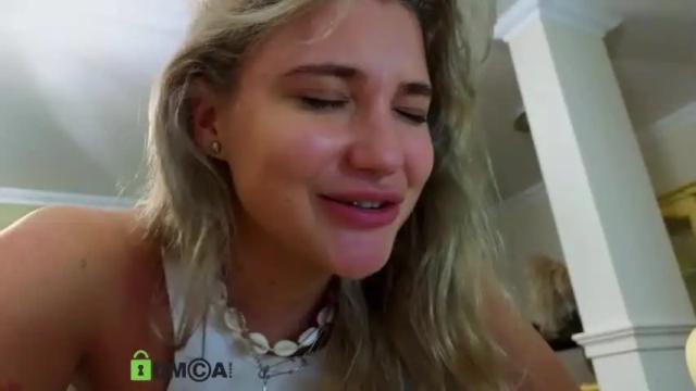 Image 3 of miaakkelly Stream on Chaturbate on 19 months ago