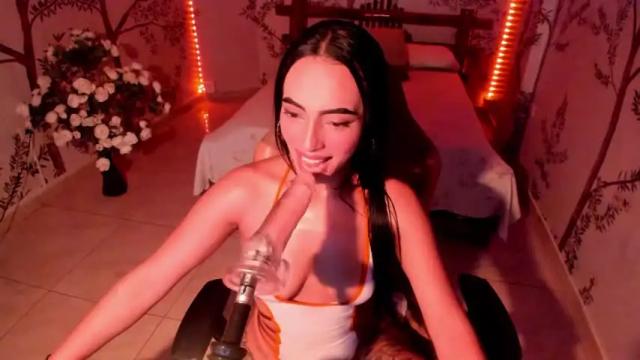 Image 3 of miaamonroe Stream on Chaturbate on 23 months ago