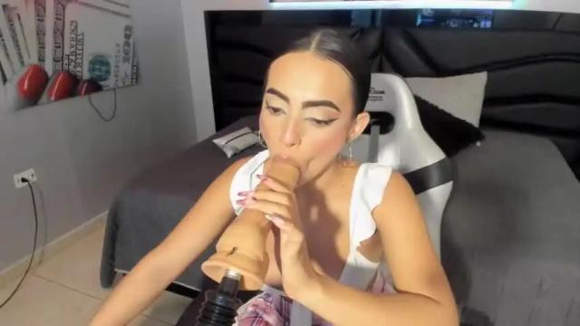 Image 7 of miaamonroe Stream on Chaturbate on 22 months ago