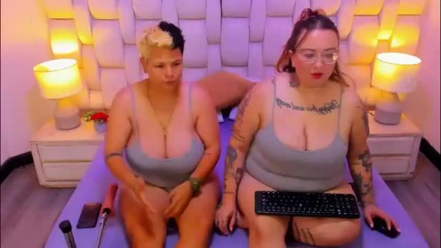 Image 4 of miaandmolly_ Stream on Chaturbate on 4 days ago