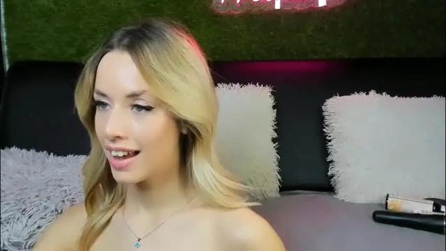 Image 12 of miabeex Stream on Chaturbate on 19 days ago