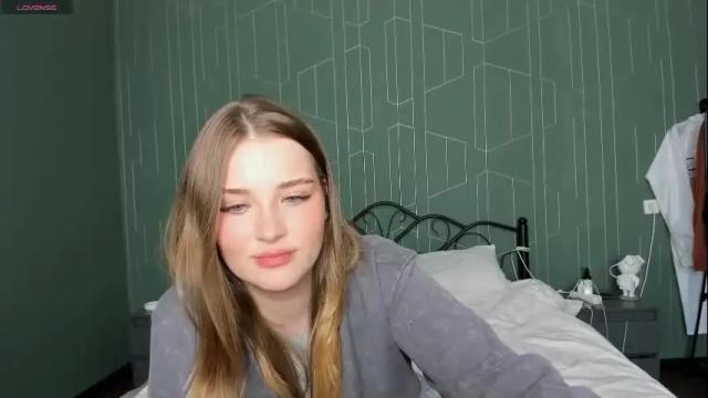 Image 2 of miabrian Stream on Chaturbate on 3 months ago