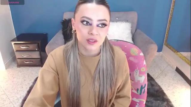 Image 2 of miacarperrlux Stream on Chaturbate on 29 days ago