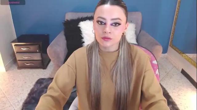 Image 4 of miacarperrlux Stream on Chaturbate on 29 days ago