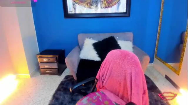 Image 6 of miacarperrlux Stream on Chaturbate on 1 day ago