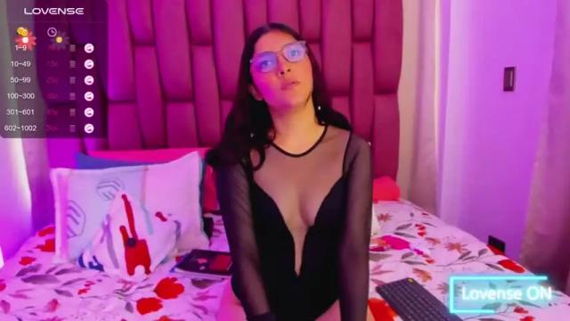 Image 2 of miacrystal_ Stream on Chaturbate on 21 months ago
