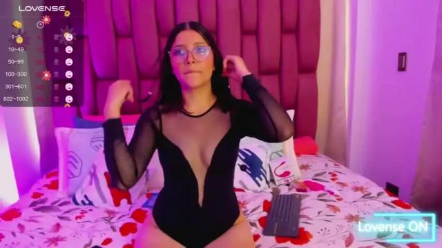 Image 7 of miacrystal_ Stream on Chaturbate on 21 months ago