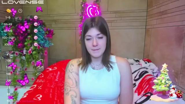 Image 3 of miacrystl Stream on Chaturbate on 15 months ago
