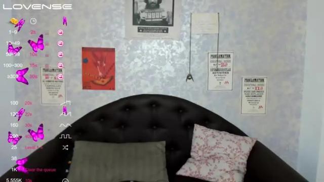 Image 10 of miacrystl Stream on Chaturbate on 17 months ago