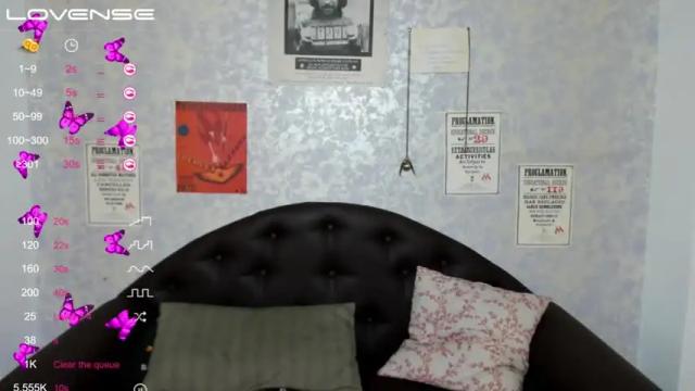 Image 11 of miacrystl Stream on Chaturbate on 17 months ago