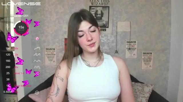 Image 8 of miacrystl Stream on Chaturbate on 16 months ago