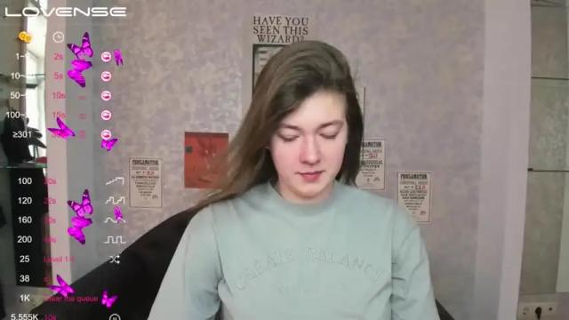 Image 3 of miacrystl Stream on Chaturbate on 13 months ago