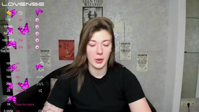 Image 4 of miacrystl Stream on Chaturbate on 13 months ago