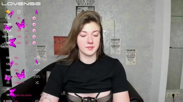 Image 7 of miacrystl Stream on Chaturbate on 13 months ago