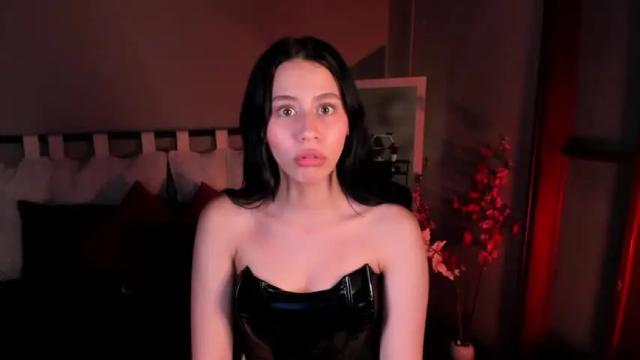 Image 12 of miadaniells Stream on Chaturbate on 16 months ago
