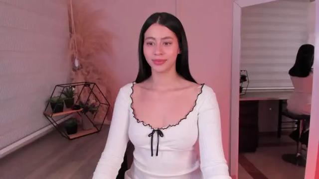 Image 12 of miadaniells Stream on Chaturbate on 15 months ago