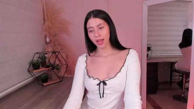 Image 8 of miadaniells Stream on Chaturbate on 15 months ago