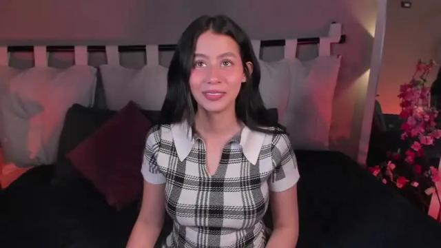 Image 12 of miadaniells Stream on Chaturbate on 13 months ago