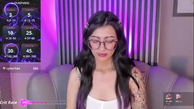 Image 3 of miadevine_ Stream on Chaturbate on 2 months ago
