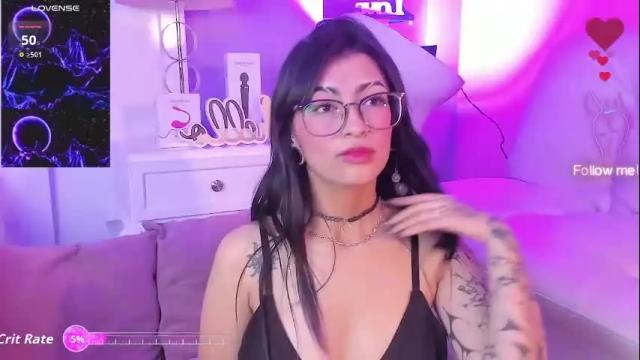 Image 3 of miadevine_ Stream on Chaturbate on 2 months ago