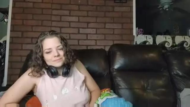 Image 10 of miaelizabethlove Stream on Chaturbate on 19 months ago