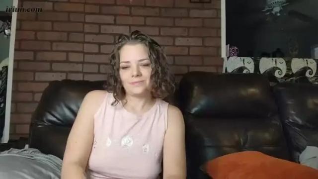 Image 4 of miaelizabethlove Stream on Chaturbate on 19 months ago