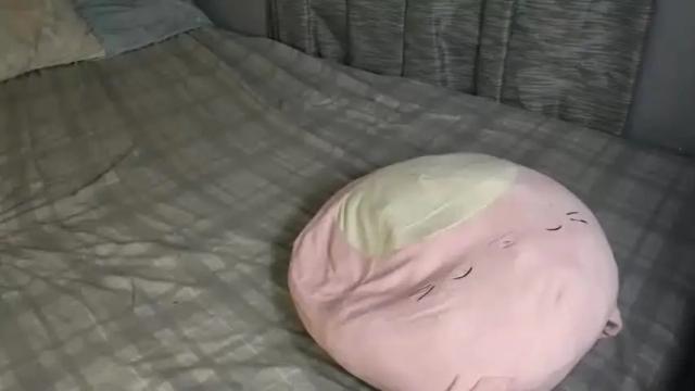 Image 3 of miaelizabethlove Stream on Chaturbate on 17 months ago