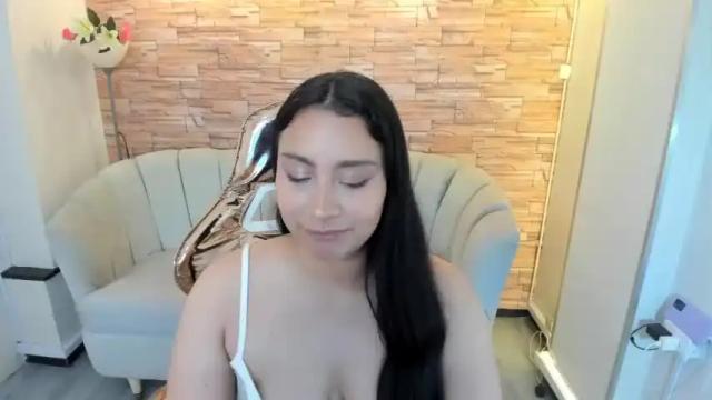 Image 2 of miah_b Stream on Chaturbate on 13 months ago