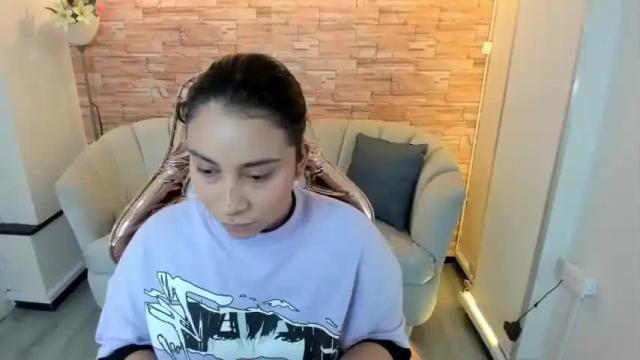 Image 3 of miah_b Stream on Chaturbate on 13 months ago