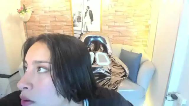 Image 10 of miah_b Stream on Chaturbate on 12 months ago