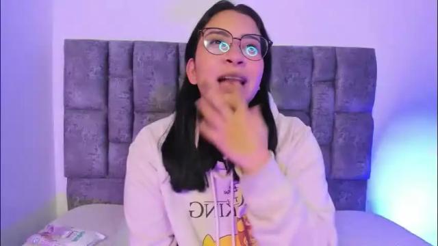 Image 4 of miah_b Stream on Chaturbate on 1 month ago