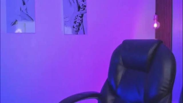 Image 2 of miah_connor Stream on Chaturbate on 2 months ago