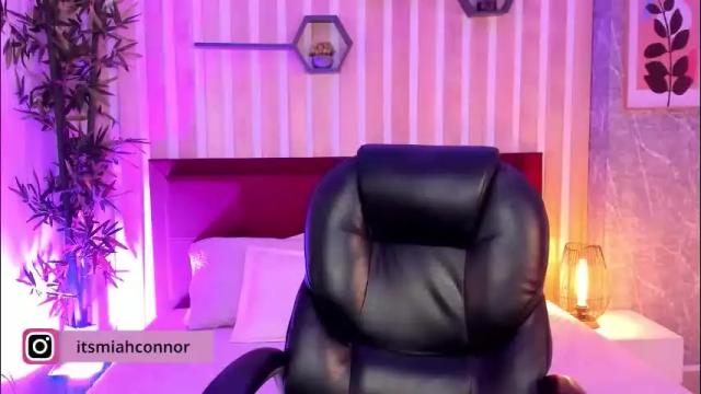 Image 3 of miah_connor Stream on Chaturbate on 1 month ago