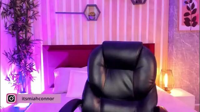 Image 4 of miah_connor Stream on Chaturbate on 1 month ago