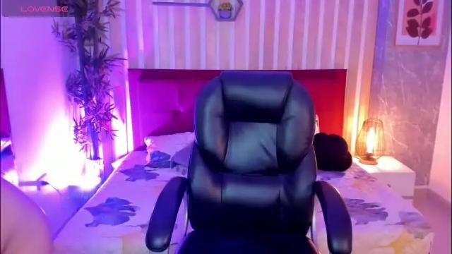 Image 6 of miah_connor Stream on Chaturbate on 22 days ago