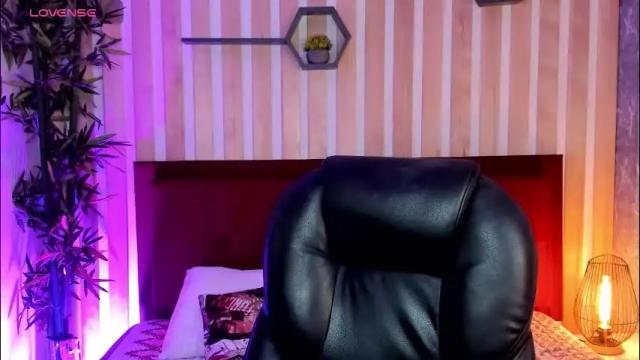 Image 7 of miah_connor Stream on Chaturbate on 12 days ago