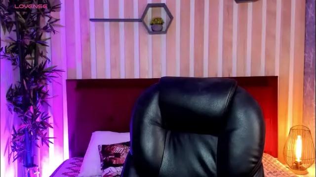 Image 8 of miah_connor Stream on Chaturbate on 12 days ago