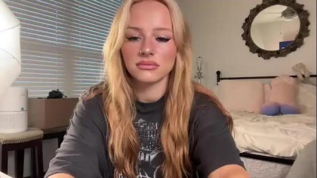 Image 4 of miaharperxox Stream on Chaturbate on 1 month ago
