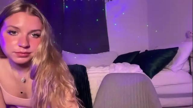 Image 2 of miaharperxox Stream on Chaturbate on 5 months ago