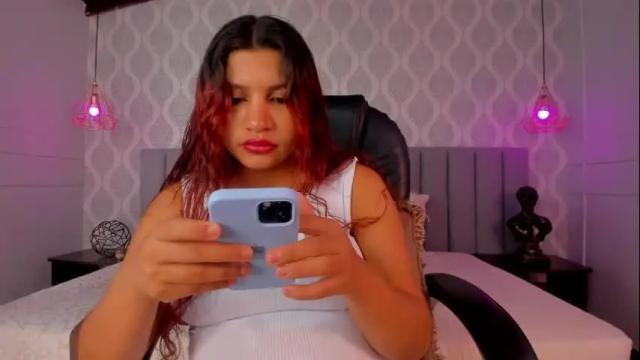 Image 10 of miahjoness_ Stream on Chaturbate on 6 months ago