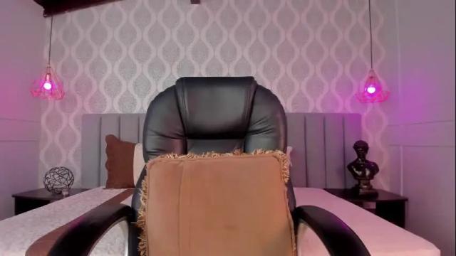 Image 3 of miahjoness_ Stream on Chaturbate on 6 months ago