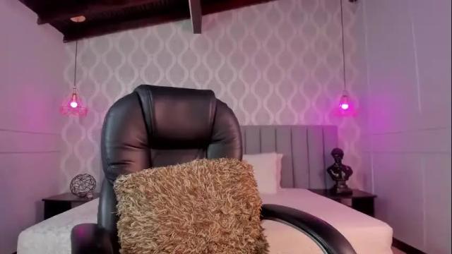 Image 12 of miahjoness_ Stream on Chaturbate on 6 months ago