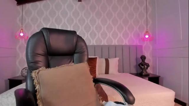 Image 7 of miahjoness_ Stream on Chaturbate on 5 months ago