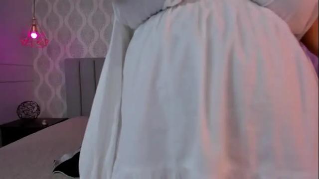 Image 3 of miahjoness_ Stream on Chaturbate on 5 months ago